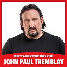 Salute all'uomo che ha sempre un bicchiere in mano 🍻 Incontra John Paul  Tremblay (Julian) dei Trailer Park Boys al FAN EXPO Canada questo agosto.  Prendete i vostri biglietti oggi al link
