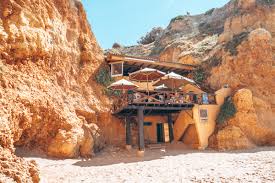 Hoch über der stadt tomar thront die sogenannte christusritterburg. Algarve Tipps Die 11 Schonsten Strande Orte Felsformationen Inkl Map