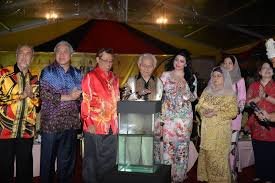 Ketua menteri sarawak telah kembali ke rahmatullah pada 11 januari 2017. Musical Fountain Tarikan Baharu Di Kuching Malaysia Aktif