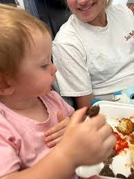 Lauri Chase's Instagram, Twitter & Facebook