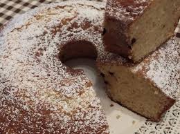 La ciambella romagnola, come tanti tipici dolci italiani, è un dolce semplice che si prepara con pochi ingredienti tradizionali: Ricetta Ciambella Con Granella Di Nocciole E Gocce Di Ciocc Dolcidee