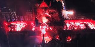 Intégrale des vidéos de l'incendie de la cathédrale de notre dame de paris ! Notre Dame De Paris En Feu Macron Promet De Rebatir La Cathedrale Page 2