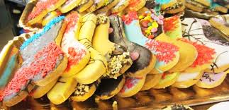 Le ossa dei morti sono dei biscotti siciliani molto croccanti che vengono preparati tutti gli anni nel periodo di ognissanti e della commemorazione dei defunti. Ossa Dei Morti Il Dolce Culto Dell Aldila