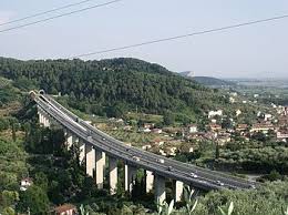 Sembra che i due abbiano attraversato l'autostrada per. Autostrada A11 A12 Wikipedia