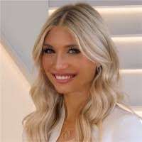 Kelly Simpkins's Instagram, Twitter & Facebook