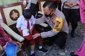 Tasxxx lebih semangat dalam menjalani hidup. Kapolda Ntt Hadiahi Kaki Palsu Mimpi Seorang Bocah Disabilitas