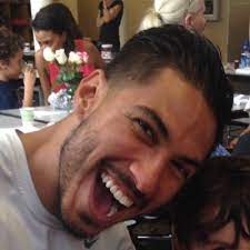 Simon tiene 7 empleos en su perfil. Simon Marin Simon5ez Twitter