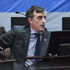El senador macrista esteban bullrich se convirtió hoy en tendencia en las redes sociales luego de protagonizar un insólito episodio durante la sesión de la cámara alta vía zoom. Esteban Bullrich On Twitter Hoy Se Viralizo Un Video Mio En Sesion Plenaria De Comisiones Del Senado Que Genero Mucha Preocupacion Antes Que Nada Quiero Agradecer A Todos Los Bienintencionados Por Los