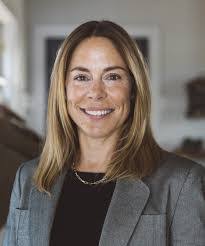 Kim Wright's Instagram, Twitter & Facebook