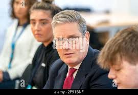 Il leader del lavoro Keir Starmer incontra gli insegnanti durante una  visita al Wakefield College di Wakefield, West Yorkshire, per discutere i  prossimi risultati degli esami e la riapertura delle scuole Foto