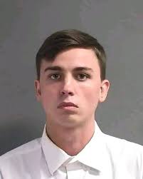 Derek Brewster I know you homeless now, 10 years old and now want to run!?  Stupse, MADNESS ain't even mek it to de paddock bend