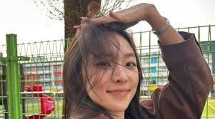 Who is Dan Roemer? 'The Golden Bachelorette' suitor teared up after special  call