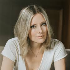 Karen Belyea's Instagram, Twitter & Facebook