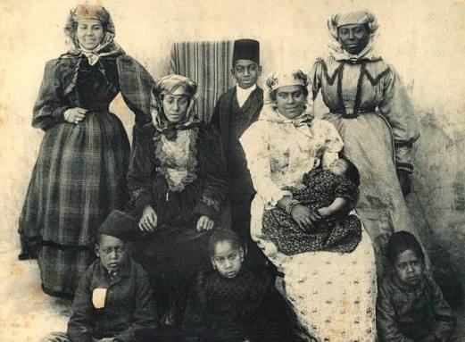 The first Chinese to settle in South Africa included convicts and company slaves of the Dutch East India Company who settled the Cape in the late 17th century. Do we have members