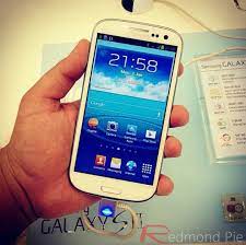 En 2011, la version 4.0 pour smartphone se base sur android 2.3 gingerbread puis android 4.0 ice cream sandwich, elle est introduite par le galaxy s ii. How To Get Galaxy S Iii Touchwiz Launcher On Any Android 4 0 X Ics Device Redmond Pie