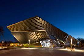 Over the contemporary permanent gallery on the ground floor, the roof spans 13 m across using cellular steel beams, which also allow the transfer of services within the structure of the floor. Eli And Edythe Broad Art Museum Akt Ii
