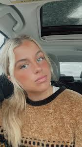 Abby Stark's Instagram, Twitter & Facebook