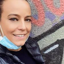 Pierwsza główną rolę zagrała w filmie przeklęta ameryka krzysztofa tchórzewskiego z 1991 roku. Anna Mucha I Jakub Wons Aktorka Pokazala Mezczyzne W Damskim Ubraniu Natemat Pl