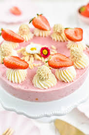 13 blatt gelatine ausdrücken und in einem kleinen topf auflösen. Rezept Fur Eine Fruchtig Frische Erdbeer Frischkase Torte Zuckerdeern De