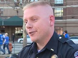 Police Officer Helps Woman Finish Race in Viral Photo