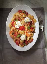 Orechiettes Aux Tomates Fraiches Crevettes Et Pancetta Ricardo Recipe Pancetta Fresh Tomatoes Pasta Dishes