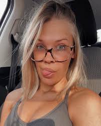 Krista Leigh's Instagram, Twitter & Facebook