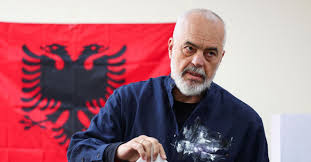 Si po e gjunjëzon "Revolucioni Flamingo" Kryeministrin Rama !