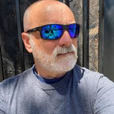 Is it reasonable to hire a driver in Italy or Spain for a 2-3 hour trip?