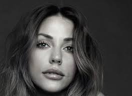 Selvaggia Roma: “E' in arrivo un nuovo programma che ho scritto io. Il  teatro mi fa stare bene”