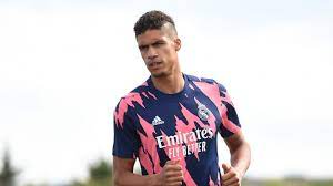 Varane, who only has a year left on his contract, has reported for real madrid's training but is believed to be keen. Transfer News Varane Einigt Sich Mit Manchester United