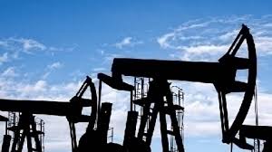 Sunt considerați combustibili artificiali benzina , petrolul lampant , combustibilul pentru aviație , motorina , combustibilul lichid ușor , gazul petrolier lichefiat , păcura , metanolul , combustibilii pentru rachete lichizi. Cel Mai Mare ProducÄƒtor Din Ue RenunÈ›Äƒ Definitiv La ExtracÈ›ia De Petrol È™i Gaze