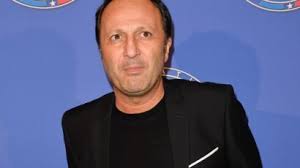 Si arthur est un pierre ménès : Arthur L Adorable Photo De Sa Femme Mareva Galanter Avec Leur Fille Manava Femme Actuelle Le Mag