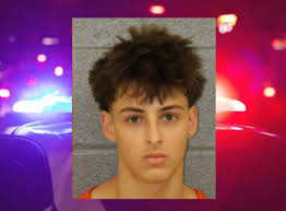 🚨🚔 Detenido tras trágico accidente en Charlotte 🚔🚨 💥🚘Un joven fue  detenido y acusado de provocar un fatal accidente de tránsito en Charlotte  💔⚠️, donde dos mujeres perdieron la vida y un