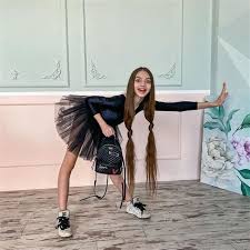 Video de youtube, dana taranova entrena gimnasia incluso cuando se relaja. Dana Taranova Picbear Drone Fest