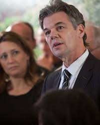 Hotel owner Graves announces run for Congress