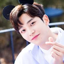 3/8 mnet m countdown rowoon special mc 3/9 sbs law of the jungle in patgonia 3/9 fansigning event in mokdong 3/9 sbs power fm nct night night 3/10 fansigning event in sangam. Rowoon Berita Foto Video Lirik Lagu Profil Bio Halaman Utama Rowoon Wowkeren Com