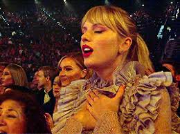shakesitoffs: Taylor Swift jamming to Mariah...
