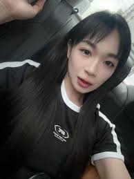 HuiYea慧爷- 哼！终于没有给狗狗咬了😤 今天莎她们好像是去Lifeworx耶！ 那我要干嘛她们叫我不要烦她🥺 慧爷加单社团