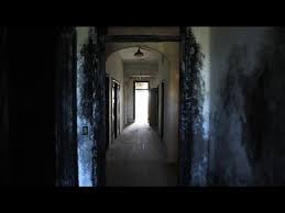 Seorang eksorsis, hong ji a, mengusir arwah tidak tenang untuk menjual rumah dengan harga pasar asli. Selling A Haunted House Youtube