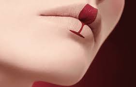 Mon triste coeur bave à la poupe, mon coeur couvert de caporal : Comment Eviter Les Taches De Vin Rouge Sur Les Levres Et Les Dents Avenue Des Vins