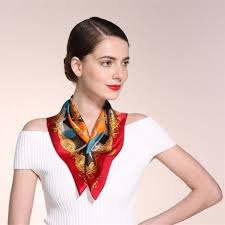 Tuto coiffure le foulard dans les cheveux façon couture ~ foulard cheveux femme foulards pour cheveux et accessoires pour cheveux vente les foulards sarah création sont une collection de foulards à nouer sur les cheveux que vous pouvez porter en journée ou le soir pour la semaine ou pour sortir notre boutique en ligne vous propose en effet une gamme de foulards de toutes les couleurs et. British Style I Love How Victoria Is Canada S Little Britain Dress The Part Scarf Styles Ways To Wear A Scarf Fashion