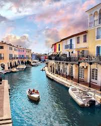 Zouden Jullie Ook Wel Eens Willen Varen Door De Grachten Van Port Grimaud Photo Butnomatter Theroadislife Portgrimaud Var Prove Frankrijk Varen Toerisme