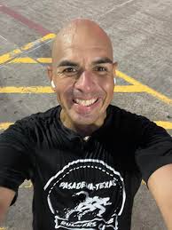 Good morning 🙂, happy Sunday 🎵🎶❤️🖤🌹