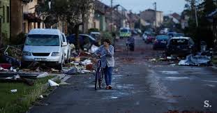 49000 € working width : Jug Ceske Prizadel Unicujoc Tornado Najmanj Pet Mrtvih In Vec Kot 200 Ranjenih Foto Video Siol Net
