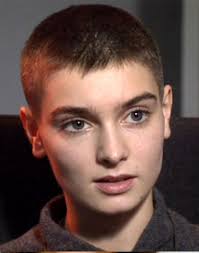 'nothing compares 2 u' is de laatste grote hit voor sinead. 31 Sinead O Conor Ideen Kahle Madchen Glatze Igelschnitte