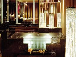 Savoy köln oteli, almanya'nın köln kentine konumlanmış olup, konuklarına 5 yıldızlı hizmet sunmaktadır. Savoy Hotel Koln