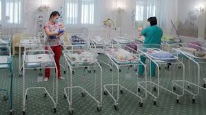 Desde 52.160 euros intentos ilimitados hasta el nacimiento del bebé. Decenas De Bebes Nacidos Por Gestacion Subrogada Se Quedan Varados En Ucrania