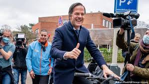 Avrupa birliği'nin alan olarak en küçük ülkelerinden bir tanesi olan hollanda. Hollanda Da Basbakan Rutte Nin Partisi Sandiktan Birinci Cikti Avrupa Dw 18 03 2021