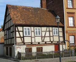 Es wurde um die jahrtausendwende ansprechend restauriert. Datei Altestes Wohnhaus Spremberg Jpg Wikipedia