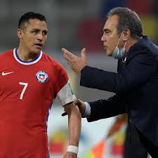 Matías viña, rodrigo bentancur, nicolás de la cruz y edinson cavani ingresarían en los lugares de martín cáceres, facundo torres, matías vecino y jonathan rodríguez respectivamente. Chile Vs Bolivia La Formacion Que Ensayo Martin Lasarte Para El Partido Por Eliminatorias Clasificatorias Redgol